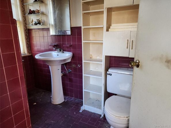 39 Hilbert Street, Hempstead NY 11550