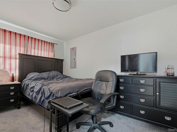 87 Root Avenue, Central Islip NY 11722