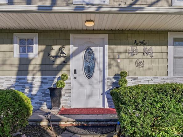 87 Root Avenue, Central Islip NY 11722