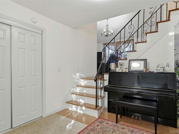 87 Root Avenue, Central Islip NY 11722