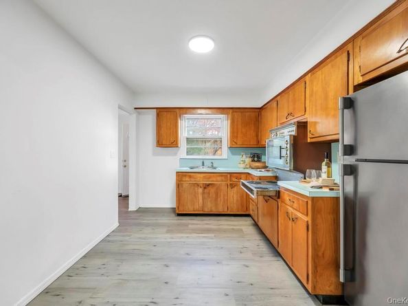 4 Washington Avenue, Smithtown NY 11787