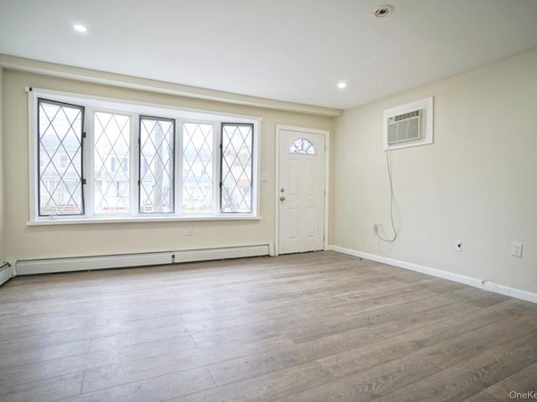 90-15 207th Street, Queens Village NY 11428