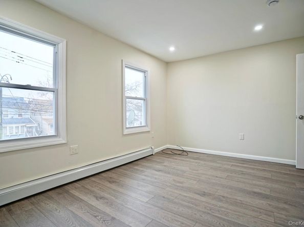 90-15 207th Street, Queens Village NY 11428