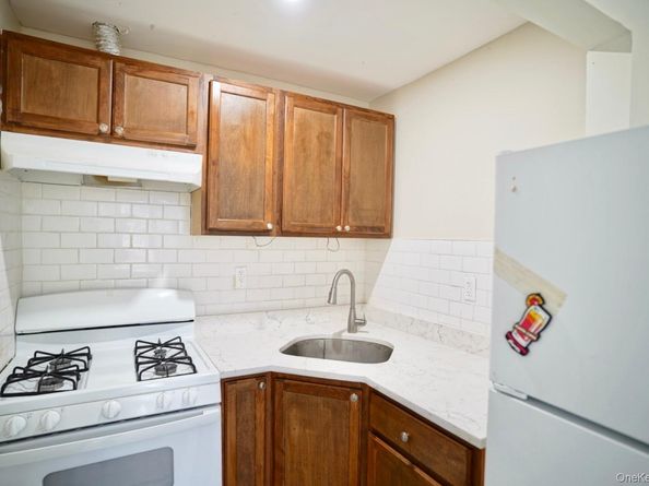 90-15 207th Street, Queens Village NY 11428