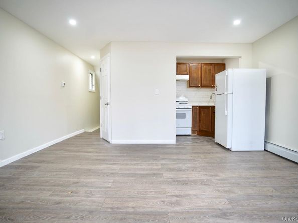 90-15 207th Street, Queens Village NY 11428