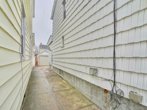 90-15 207th Street, Queens Village NY 11428