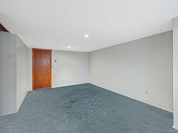 31 Cabin Lane, East Setauket NY 11733