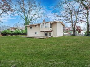 31 Cabin Lane, East Setauket NY 11733