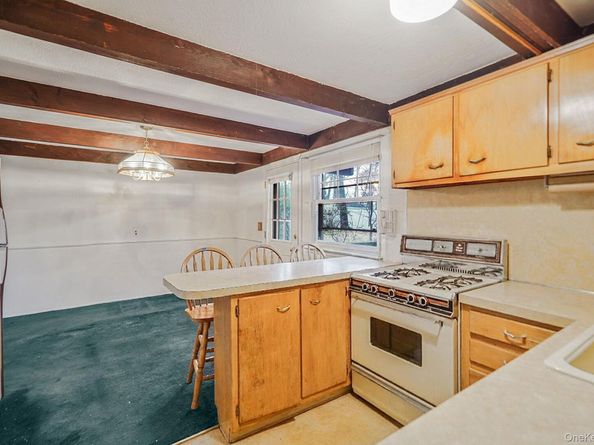 31 Cabin Lane, East Setauket NY 11733