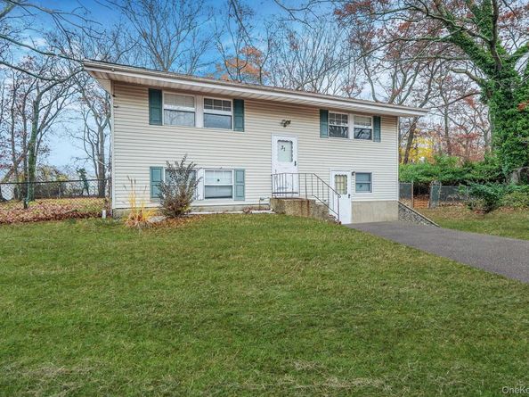 31 Cabin Lane, East Setauket NY 11733