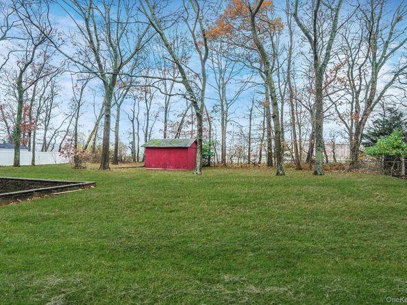 31 Cabin Lane, East Setauket NY 11733