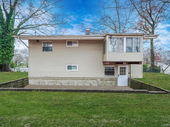 31 Cabin Lane, East Setauket NY 11733