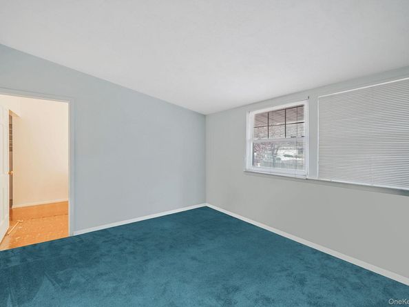 31 Cabin Lane, East Setauket NY 11733