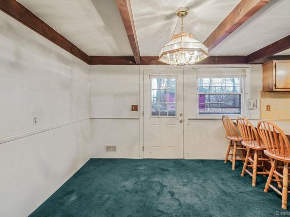 31 Cabin Lane, East Setauket NY 11733