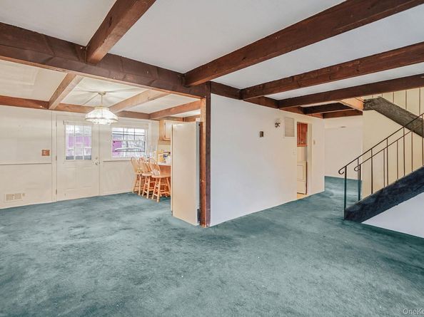 31 Cabin Lane, East Setauket NY 11733