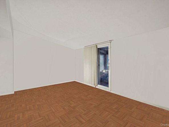 31 Cabin Lane, East Setauket NY 11733