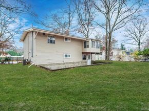 31 Cabin Lane, East Setauket NY 11733