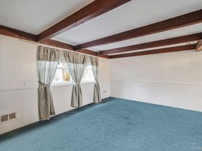 31 Cabin Lane, East Setauket NY 11733