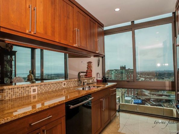 175 Huguenot Street 2403, New Rochelle NY 10801