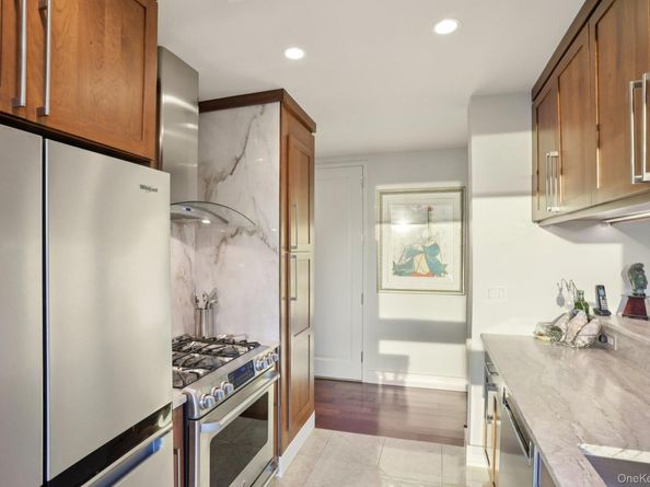 175 Huguenot Street 2403, New Rochelle NY 10801