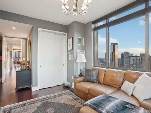 175 Huguenot Street 2403, New Rochelle NY 10801