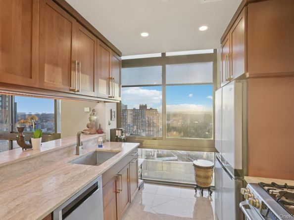 175 Huguenot Street 2403, New Rochelle NY 10801