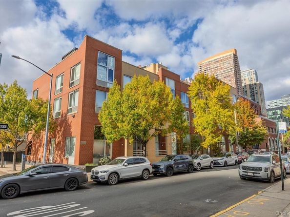 240 51 Avenue 1H, Long Island City NY 11101