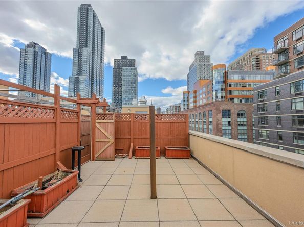 240 51 Avenue 1H, Long Island City NY 11101