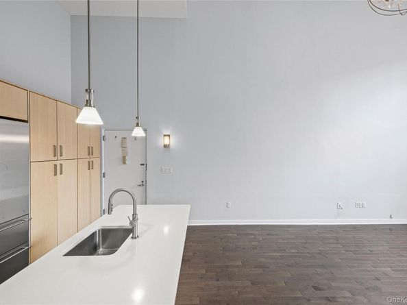 240 51 Avenue 1H, Long Island City NY 11101