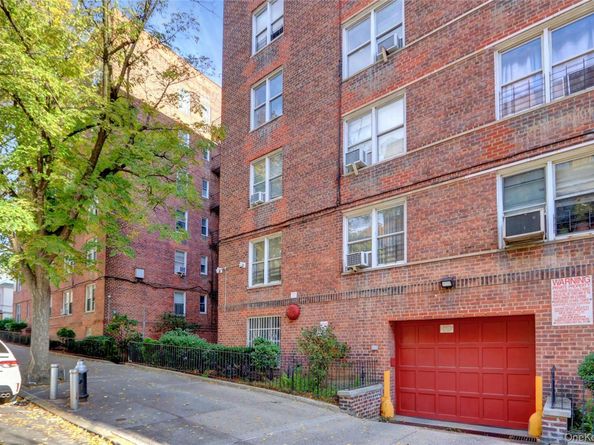 325 E 201st Street 3J, Bronx NY 10458