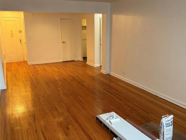 325 E 201st Street 3J, Bronx NY 10458