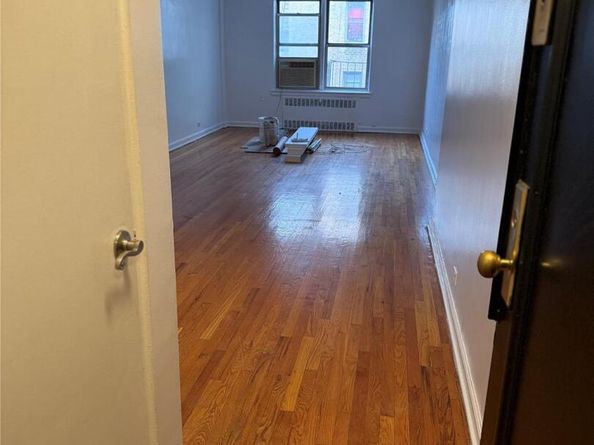 325 E 201st Street 3J, Bronx NY 10458