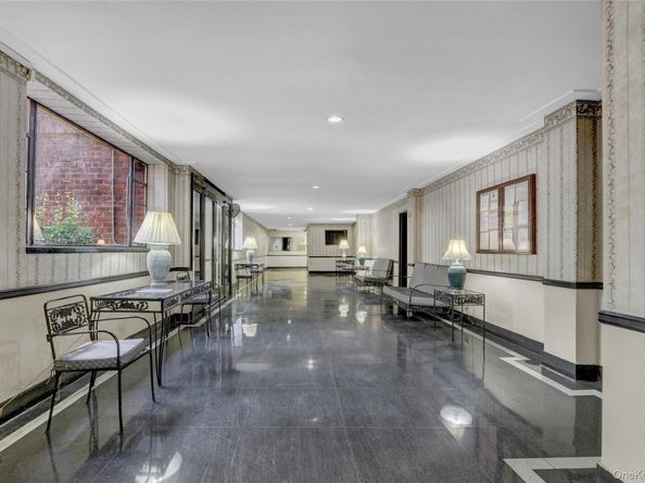 325 E 201st Street 3J, Bronx NY 10458