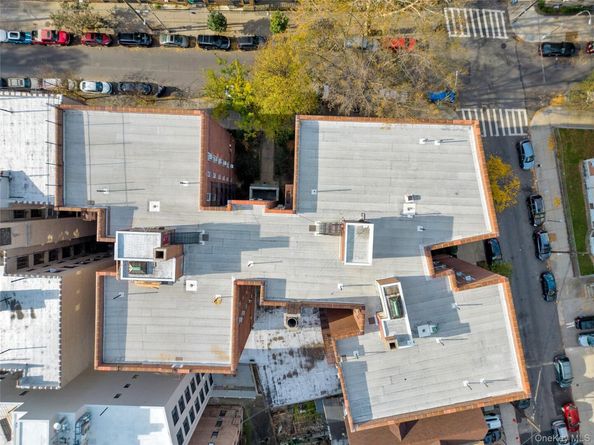 325 E 201st Street 3J, Bronx NY 10458