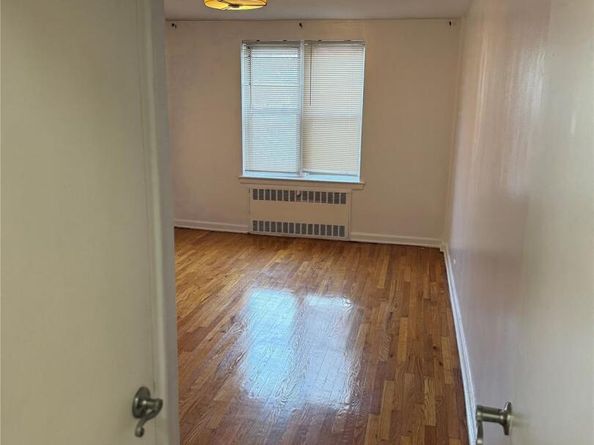 325 E 201st Street 3J, Bronx NY 10458