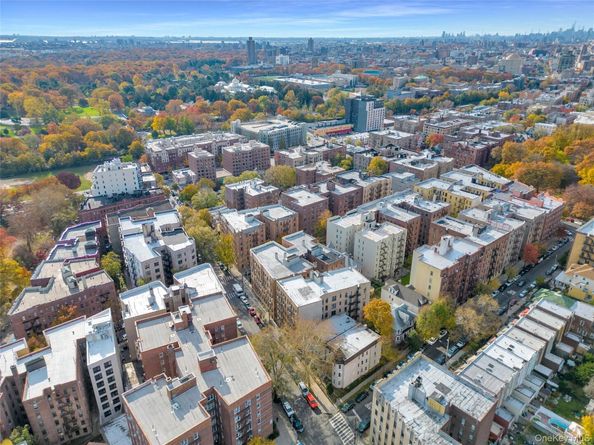 325 E 201st Street 3J, Bronx NY 10458