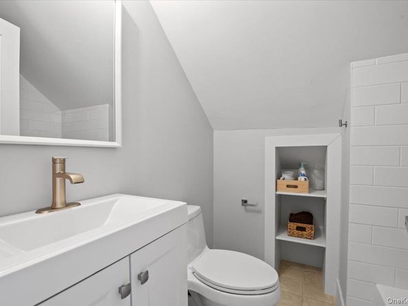 19 Sideview Drive, Oyster Bay NY 11771