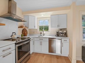 19 Sideview Drive, Oyster Bay NY 11771