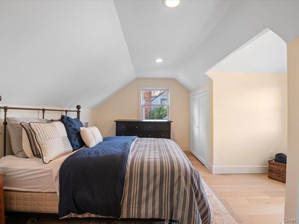 19 Sideview Drive, Oyster Bay NY 11771