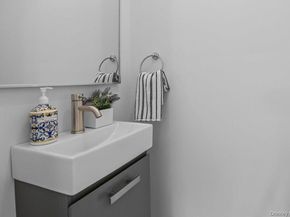 19 Sideview Drive, Oyster Bay NY 11771