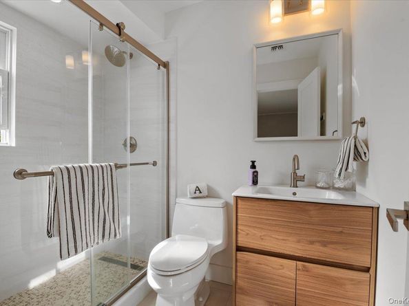 19 Sideview Drive, Oyster Bay NY 11771