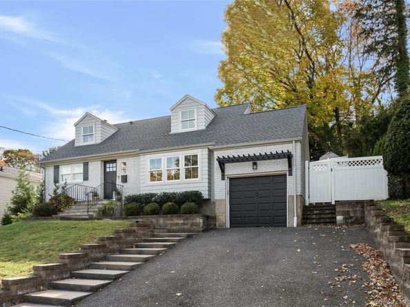 19 Sideview Drive, Oyster Bay NY 11771