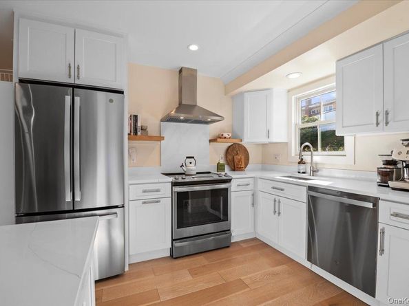 19 Sideview Drive, Oyster Bay NY 11771