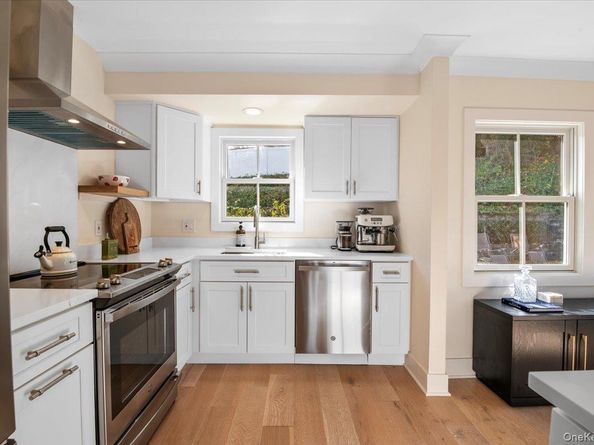 19 Sideview Drive, Oyster Bay NY 11771