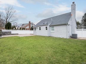 19 Sideview Drive, Oyster Bay NY 11771