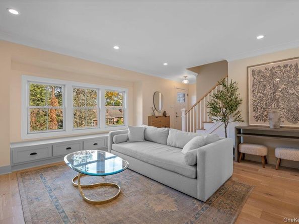 19 Sideview Drive, Oyster Bay NY 11771