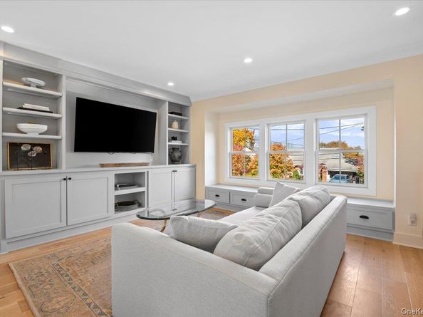 19 Sideview Drive, Oyster Bay NY 11771