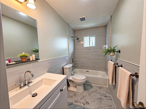 248 E Shore Road E, Lindenhurst NY 11757