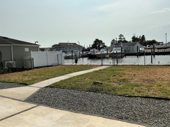 248 E Shore Road E, Lindenhurst NY 11757