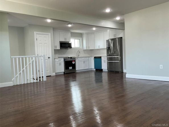 248 E Shore Road E, Lindenhurst NY 11757